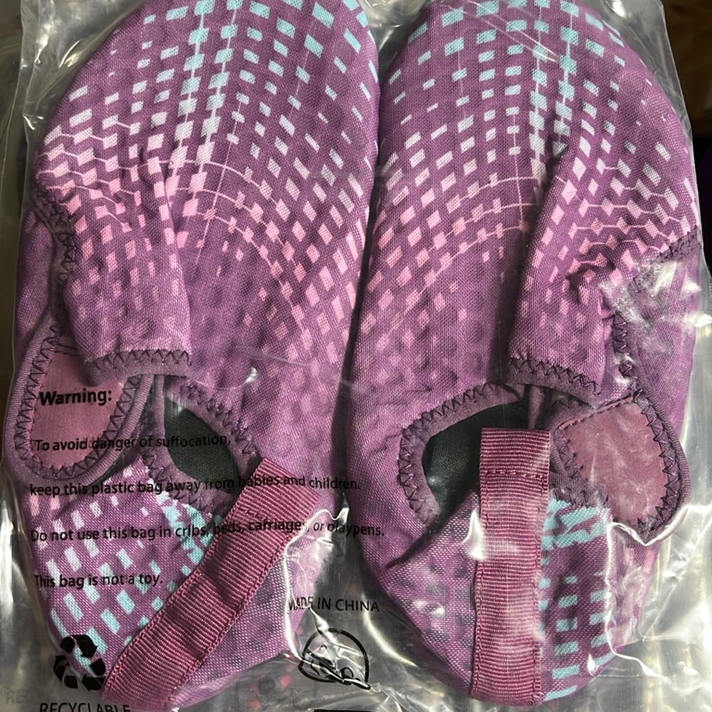 Women’s adult water shoes size 37-38 (6.5-7.5) NEW sealed bag